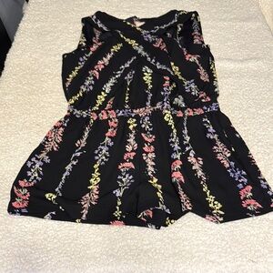 BCBGMaxAzria 90’s Y2K Floral Black and Pink Pleated V-Neck Open Back Romper